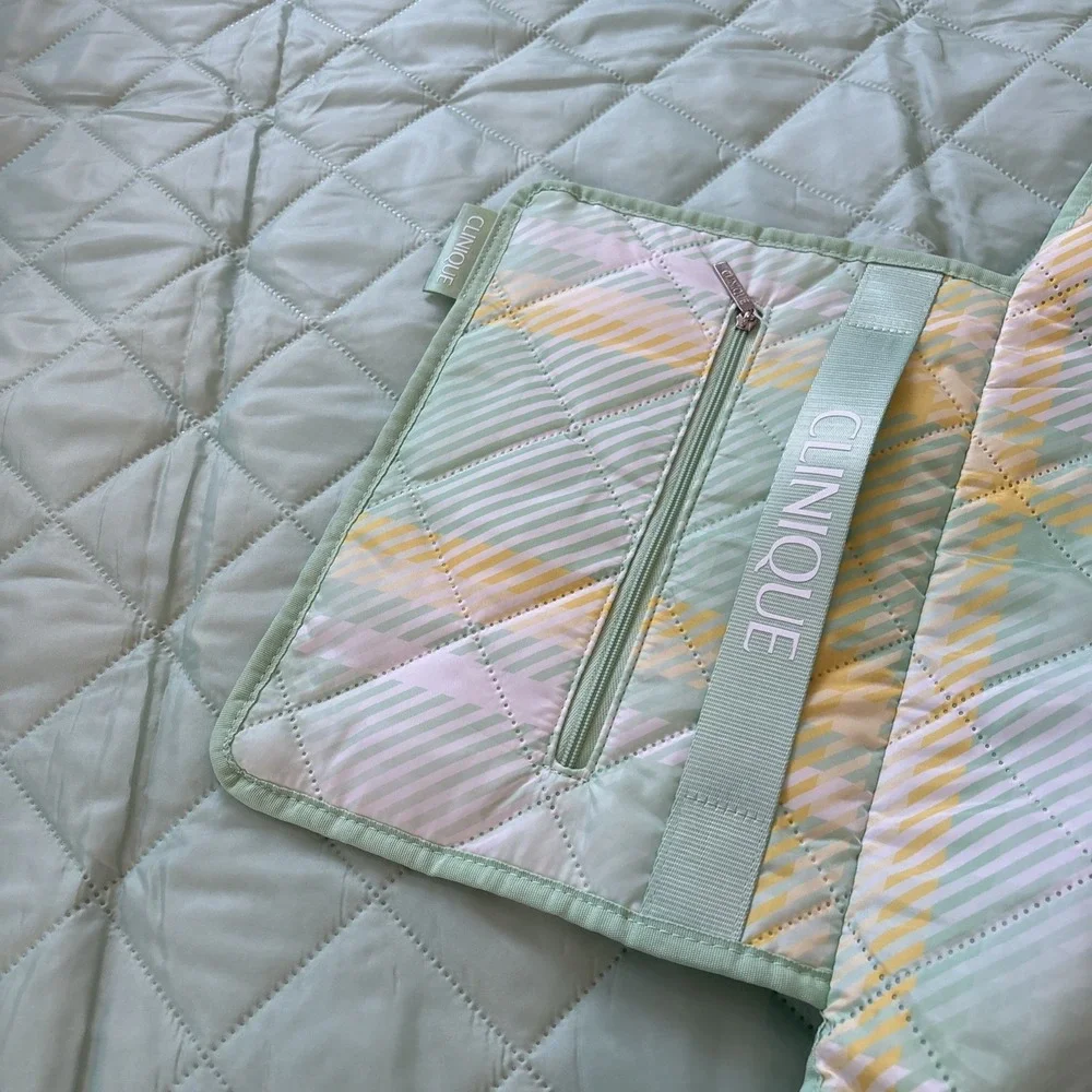 Clinique Limited Edition Green Quilted Picnic Blanket Packable 49x46